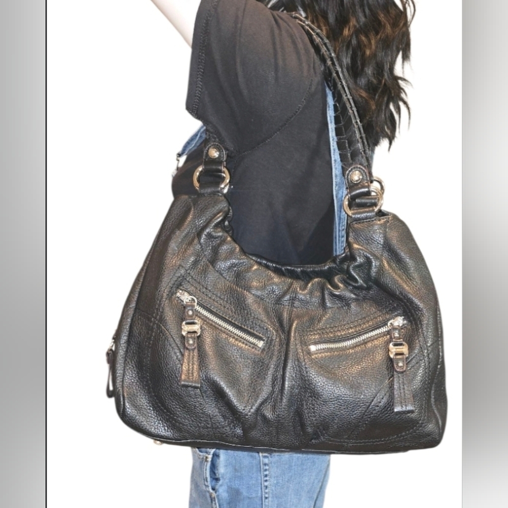 Elegant Black Leather Shoulder Bag